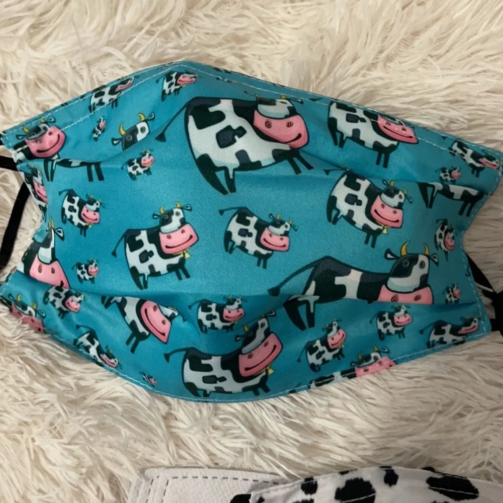 New set/3 cow face masks